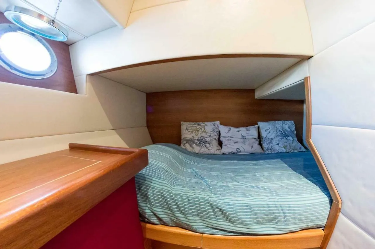 Hotel Minicrociereinbarca Palermo Botel