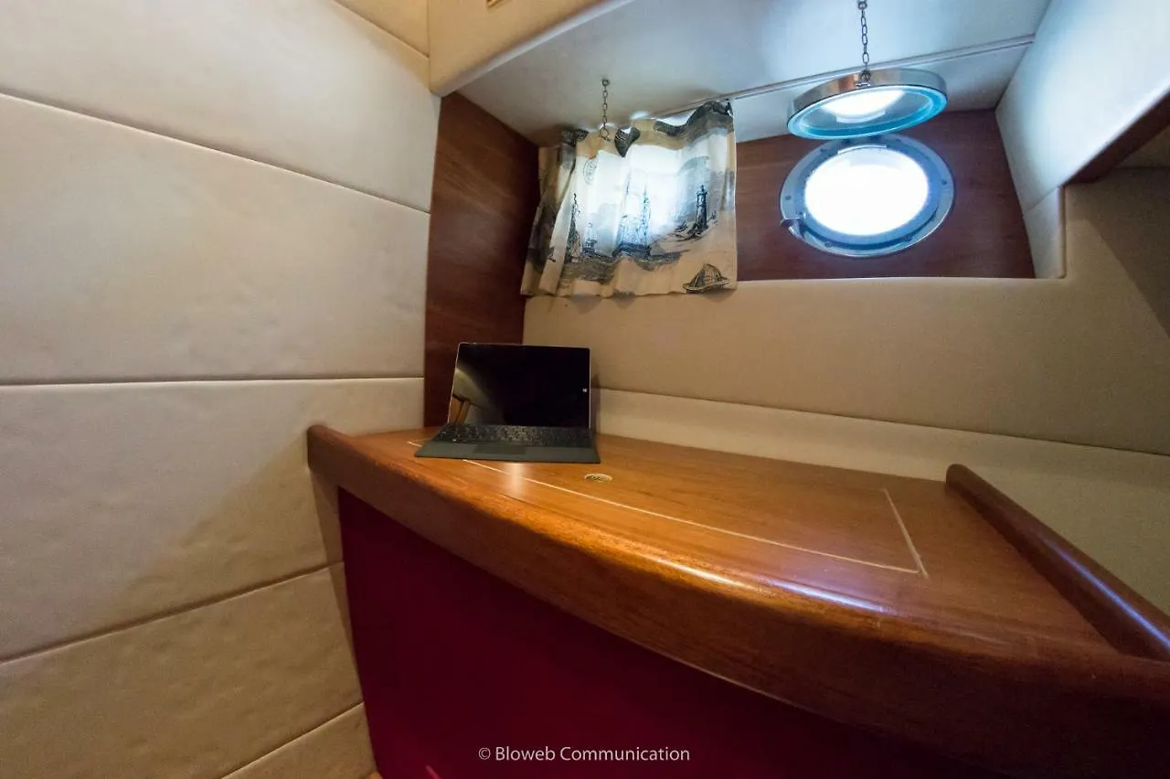 Minicrociereinbarca Hotel Palermo Botel